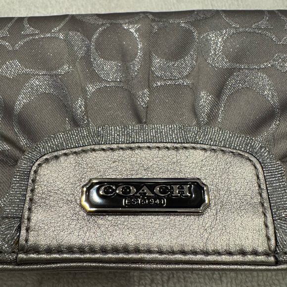 Coach clutch - Picture 1 of 4